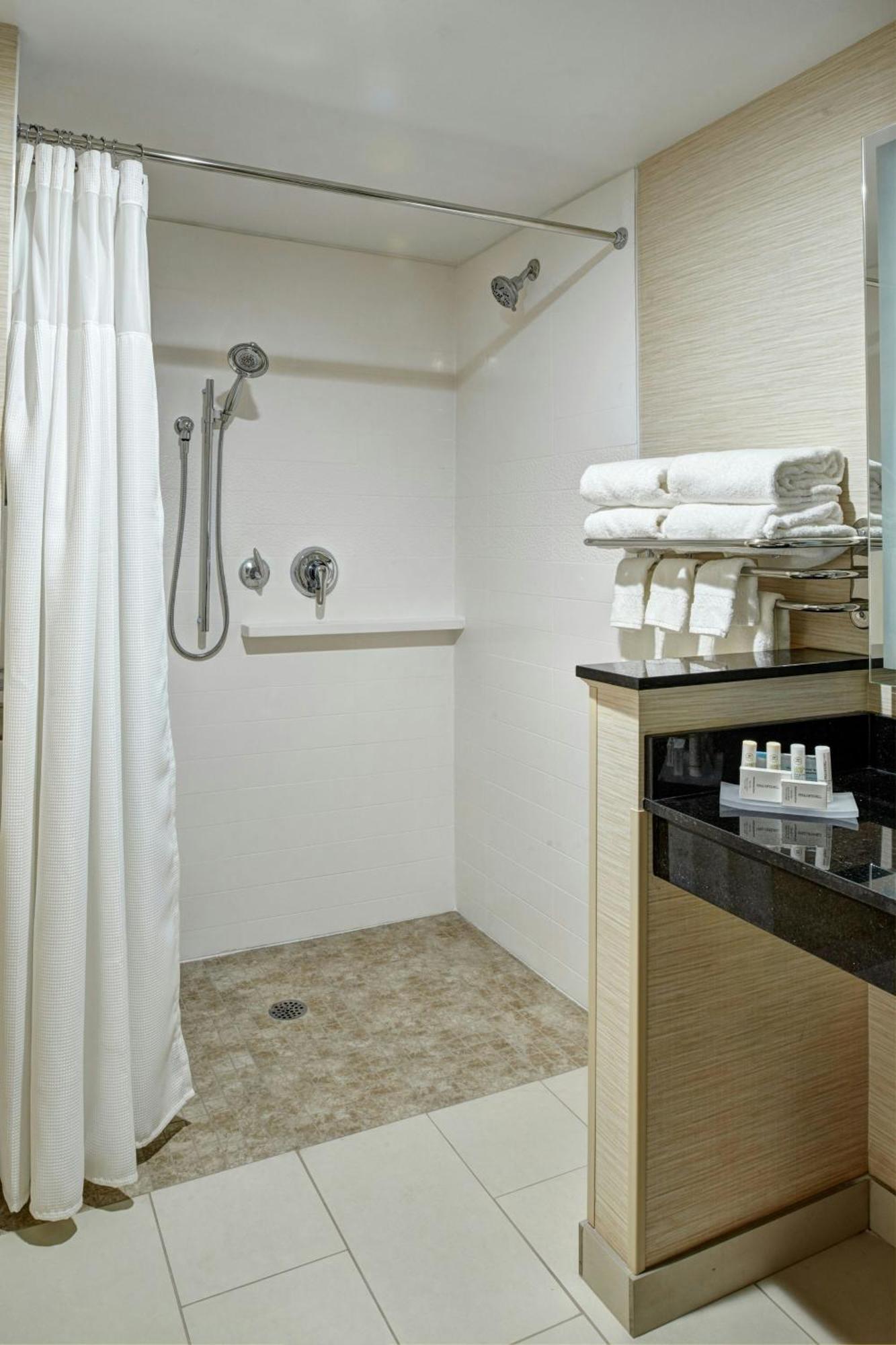 Fairfield Inn & Suites By Marriott Detroit Трой Екстериор снимка