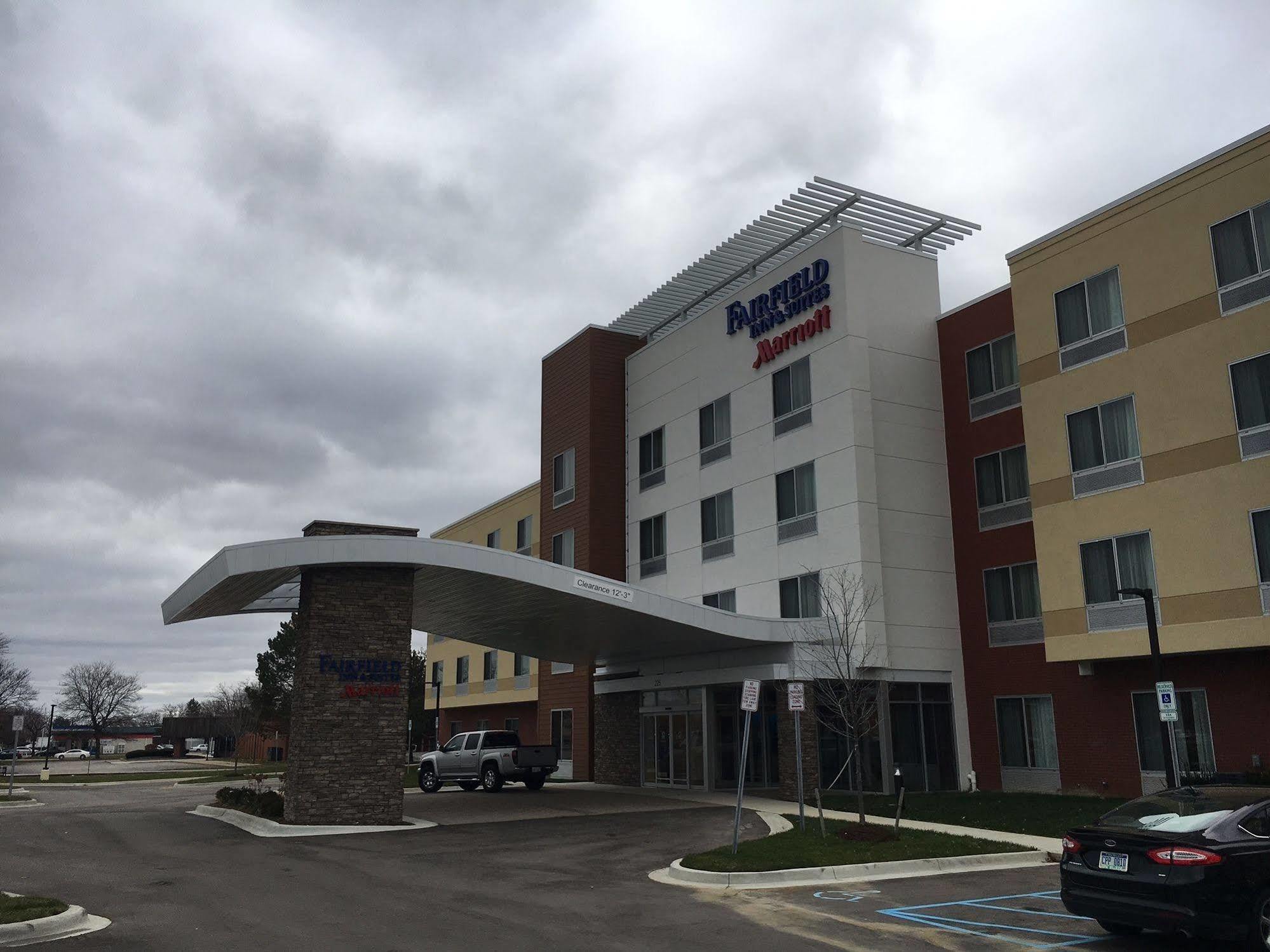 Fairfield Inn & Suites By Marriott Detroit Трой Екстериор снимка